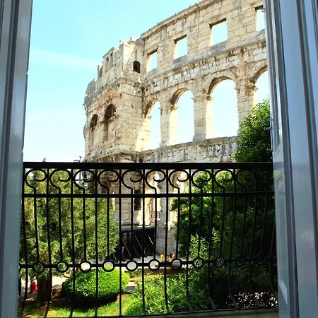 Amphitheatre Premium Apartment With Seaview Pula Exterior photo