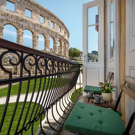 Amphitheatre Premium Apartment With Seaview Pula Exterior photo